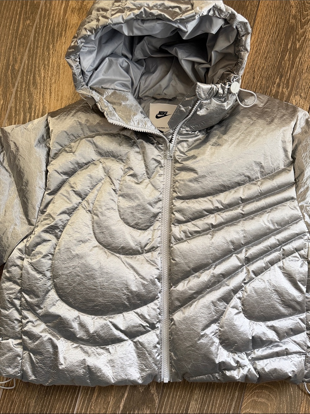 Nike Sportswear Swoosh Women's Metallic Therma-FIT Oversized Down Puffer Jacket - Picture 3 of 13